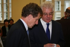 Jack Lang i Jacek Czaputowicz rozmawiają