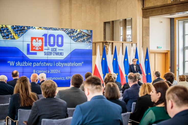 uczestnicy konferencji w KPRM